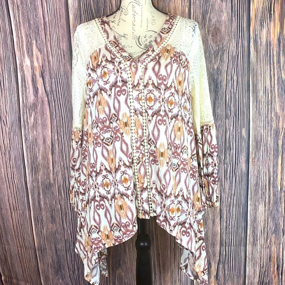 NWT Gimmick Top - Red & Cream Colored Boho Style W/ Lace Details (Size XS)